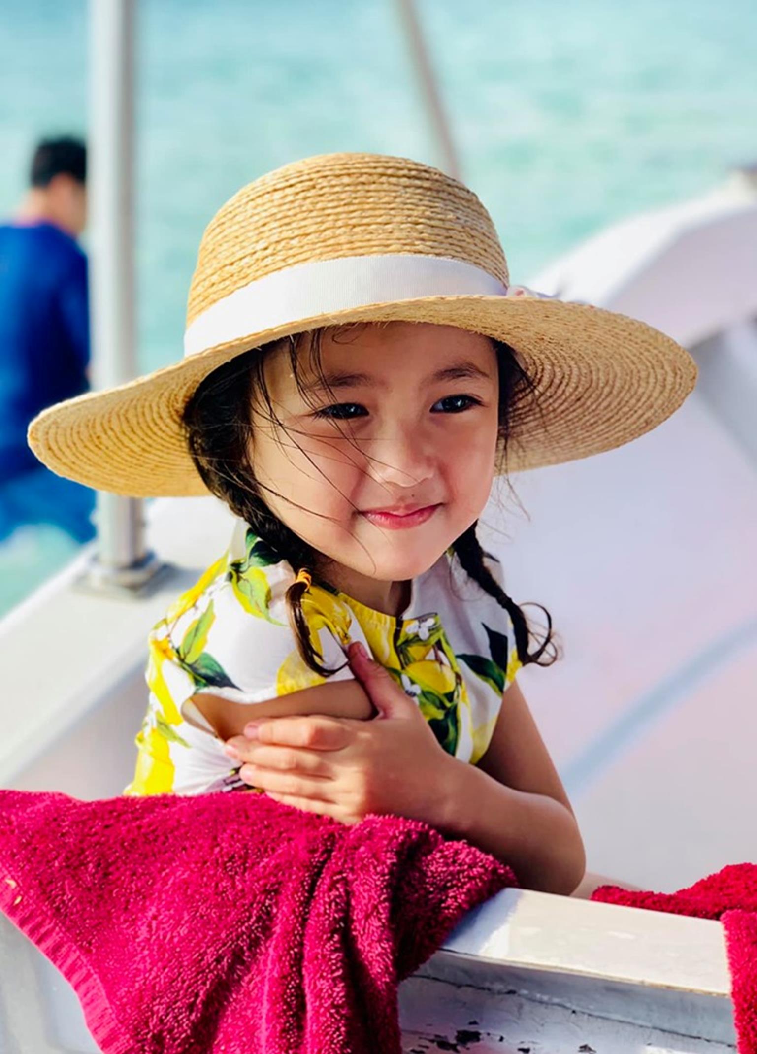 Con 4 tuổi của Hà Kiều Anh xinh đẹp nhờ gen mỹ nhân từ mẹ, dân mạng chao đảo-2