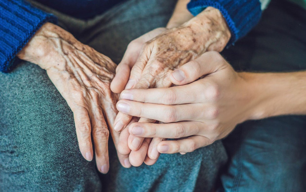 Mới đi làm, lương tháng vài triệu mà bị bố mẹ bắt trả hết sinh hoạt phí cho cả nhà -  về câu chuyện khiến MXH dậy sóngchữ hiếu thời hiện đại-5