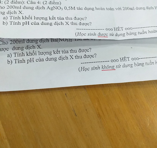 Chỉ thay đổi 1 từ rất nhỏ trong tờ đề kiểm tra, giáo viên khiến học sinh khốn đốn vì chẳng biết được dùng tài liệu hay không-1