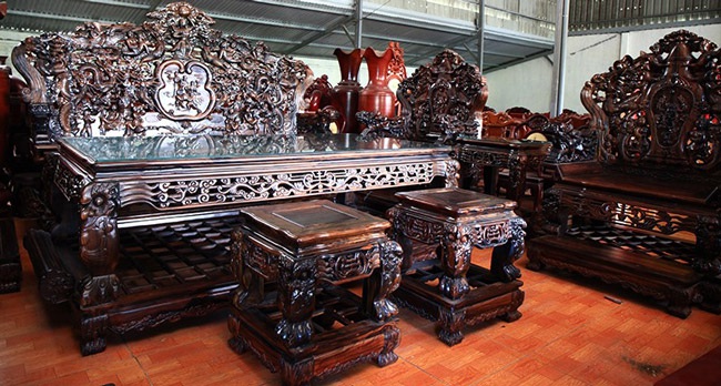 Gom gỗ mun suốt 7 năm rồi lấy lõi làm bộ bàn ghế giá chục tỷ-17