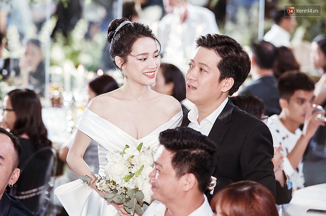 Nhã Phương đập hộp quà kỷ niệm 1 năm cưới của Trường Giang, tưởng đồ hiệu xịn xò ai ngờ mở ra rớt nước mắt”-3