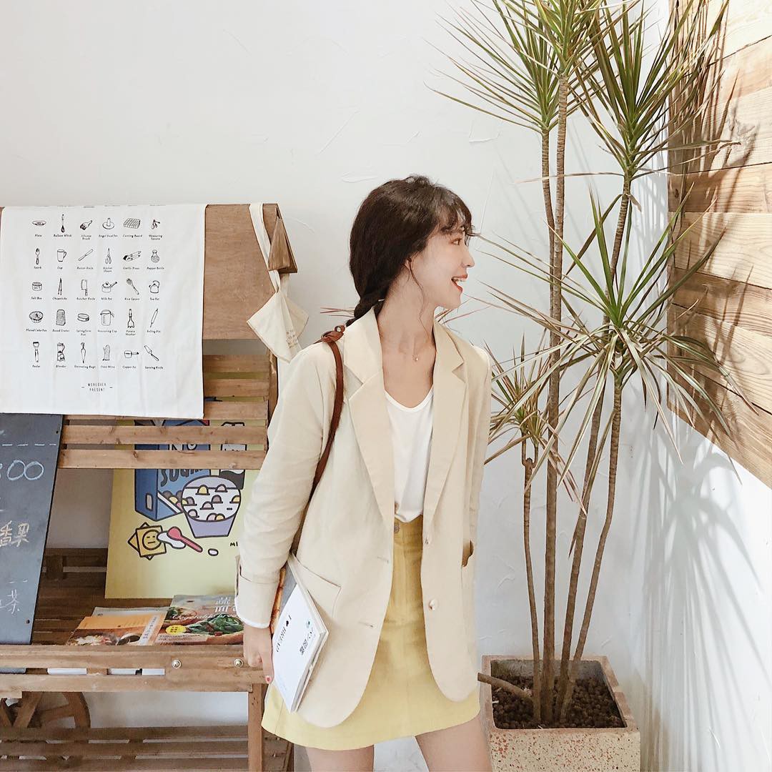 Giữa mùa Thu nắng gió khó lường, bạn nên thủ sẵn 4 mẫu áo khoác nhẹ nhàng mà chất ngất sau đây-10