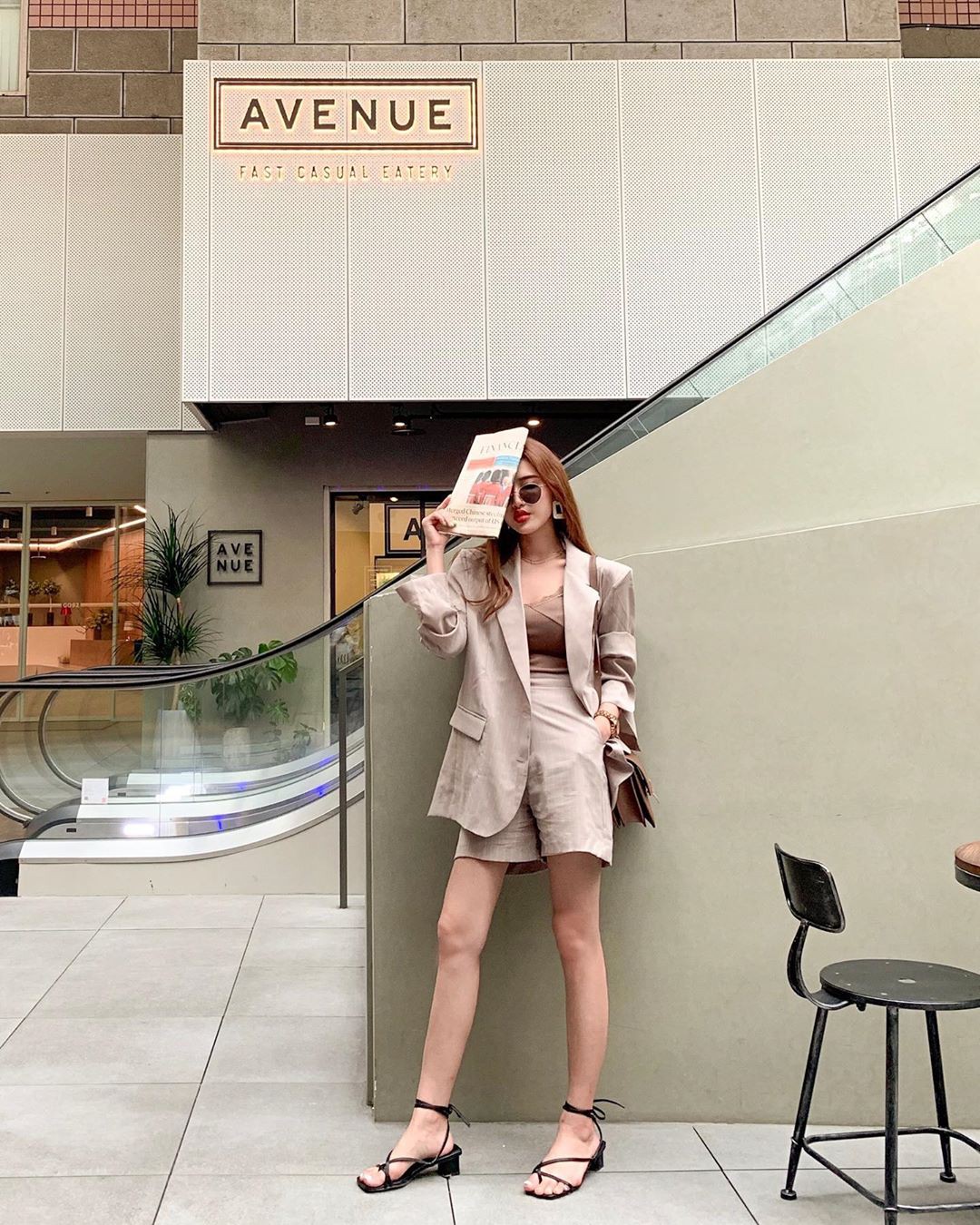 Giữa mùa Thu nắng gió khó lường, bạn nên thủ sẵn 4 mẫu áo khoác nhẹ nhàng mà chất ngất sau đây-11