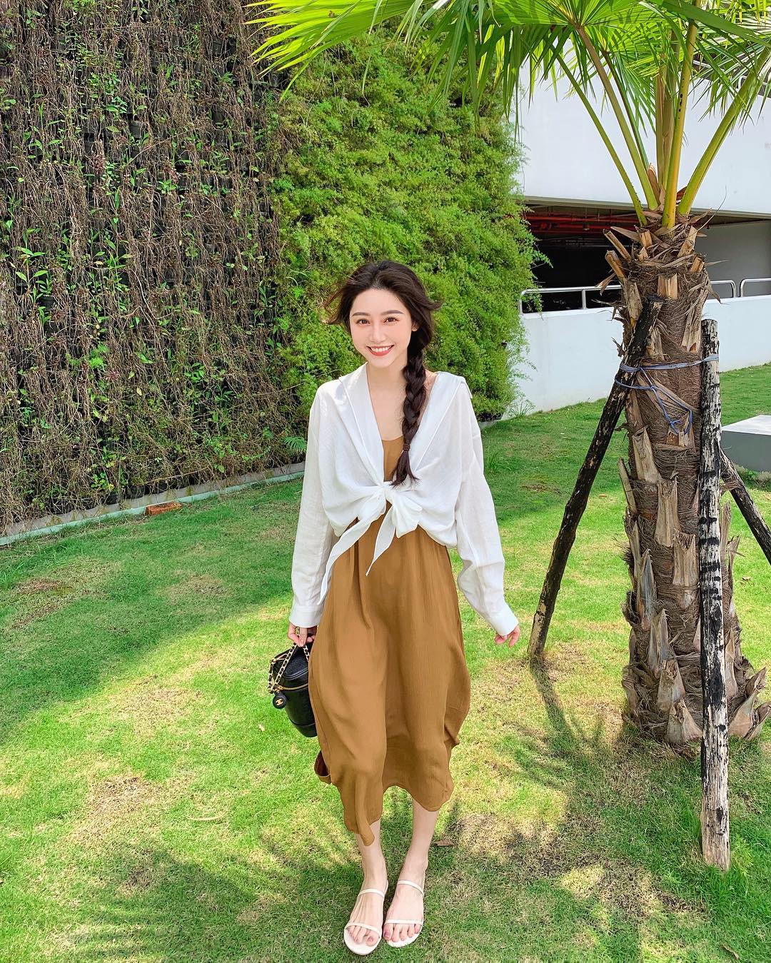 Giữa mùa Thu nắng gió khó lường, bạn nên thủ sẵn 4 mẫu áo khoác nhẹ nhàng mà chất ngất sau đây-5