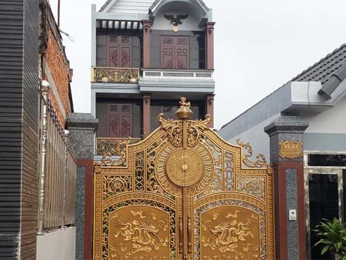 Xe ba gác bất ngờ bị lật khi lên dốc cầu Vĩnh Tuy, tài xế tử vong thương tâm-2