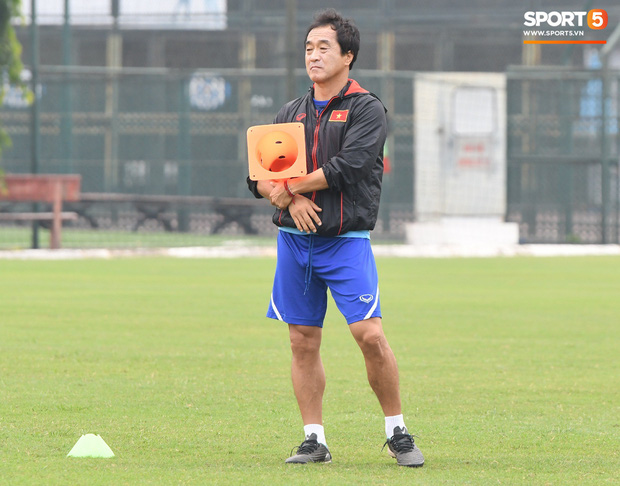 Trợ lý Lee Young-jin yêu cầu học trò nghiêm túc: Ai không hiểu phải hỏi, ai mất tập trung tôi mời ra ngoài-3