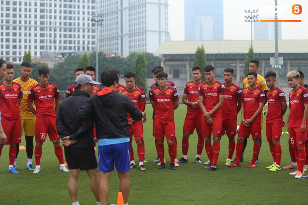 Trợ lý Lee Young-jin yêu cầu học trò nghiêm túc: Ai không hiểu phải hỏi, ai mất tập trung tôi mời ra ngoài-2