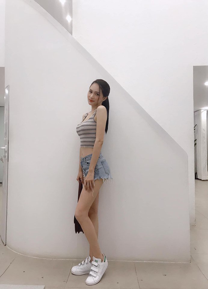 Đôi chân nuột nà không tì vết của HH Hương Giang chính là giấc mơ của mọi cô gái-4