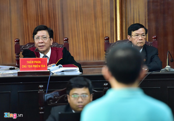 Vì sao chồng ca sĩ Trang Nhung xuất hiện ở phiên tòa VN Pharma?-2