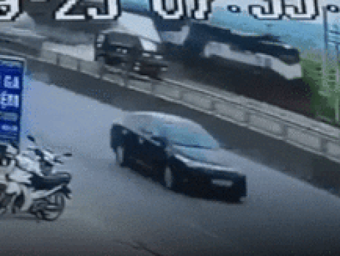 CLIP: Vượt ẩu qua đầu tàu hỏa, thanh niên bị đâm tử vong-1