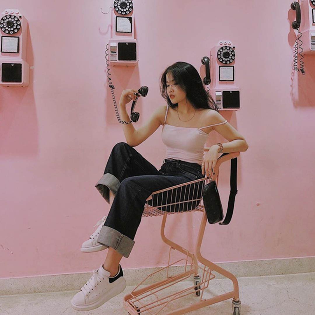 Hội bạn gái cầu thủ chăm đăng ảnh khoe eo thon gợi cảm-7