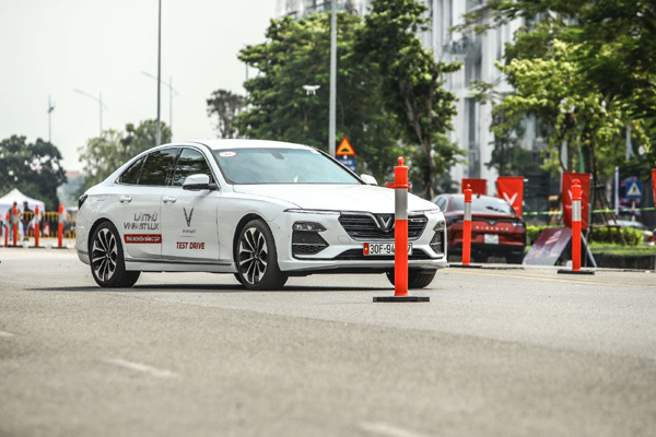 Lái thử xe VinFast Lux: Chuyên gia ‘xịn’, bài thử hay, tặng vé xem F1-2