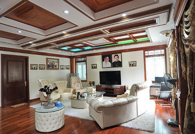 Ca sĩ sống trong biệt thự 100 tỷ, sinh 4 con cho chồng đại gia giờ ra sao?-5