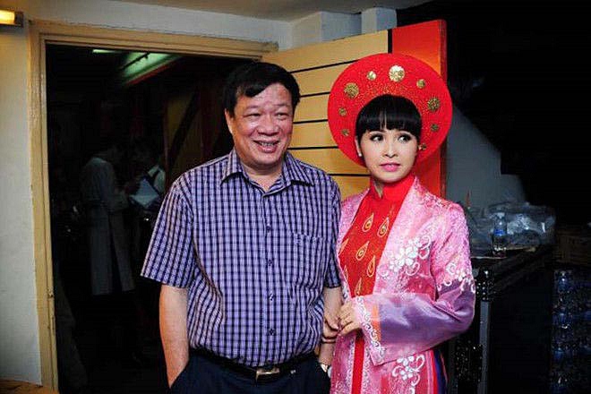 Ca sĩ sống trong biệt thự 100 tỷ, sinh 4 con cho chồng đại gia giờ ra sao?-2