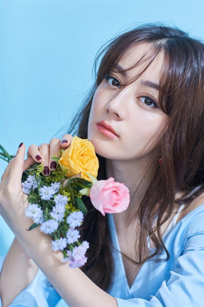 Angela Phương Trinh make up thảm họa không nhận ra - Mỹ Tâm đừng đánh son tím lịm thêm lần nào nữa-9