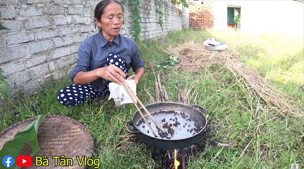 Bà Tân lần đầu tiên phải ăn một mình vì làm món khổng lồ nhưng thất bại, nướng gà úp xoong nhưng mở ra thì hoá... thiên nga đen thui-3