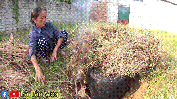 Bà Tân lần đầu tiên phải ăn một mình vì làm món khổng lồ nhưng thất bại, nướng gà úp xoong nhưng mở ra thì hoá... thiên nga đen thui-7