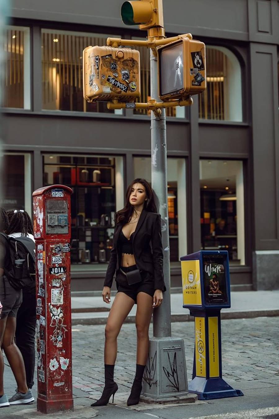 Minh Tú, Mâu Thuỷ mặc gợi cảm đọ độ nóng bỏng-4