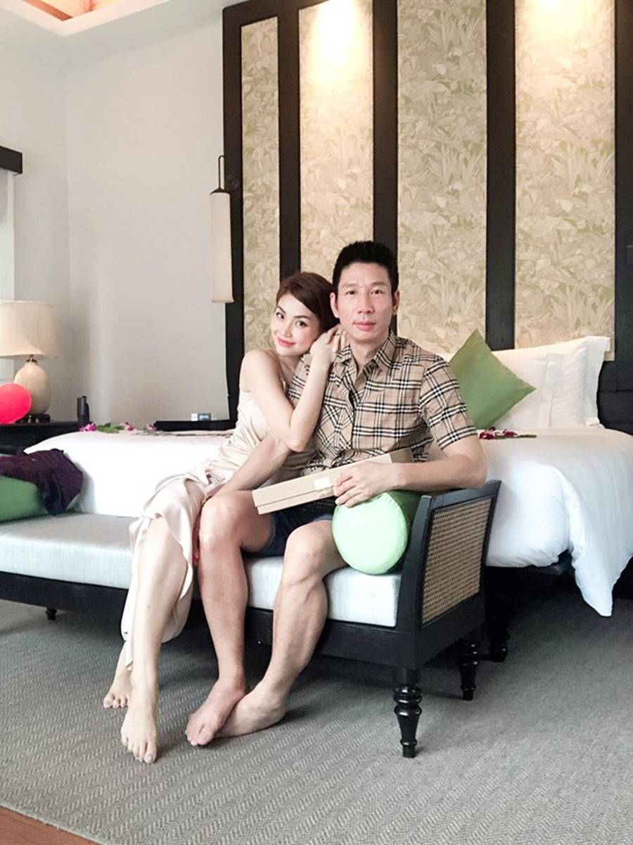 Minh Tú, Mâu Thuỷ mặc gợi cảm đọ độ nóng bỏng-14