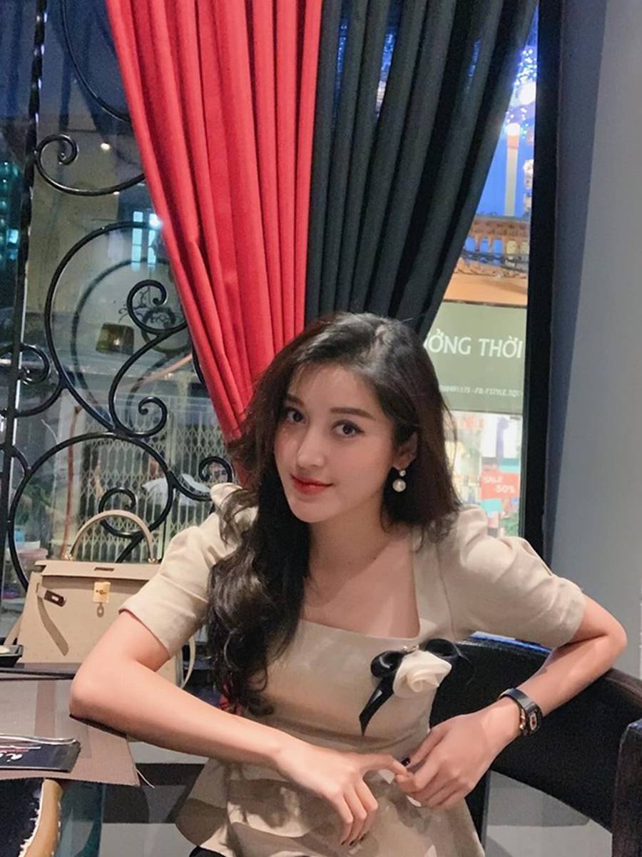 Minh Tú, Mâu Thuỷ mặc gợi cảm đọ độ nóng bỏng-15