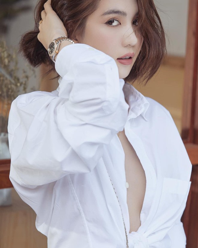 1, 2, 3 mở ra cẩm nang khoe vòng một phồn thực của Ngọc Trinh: Công lớn thuộc về 5 kiểu áo sexy-14