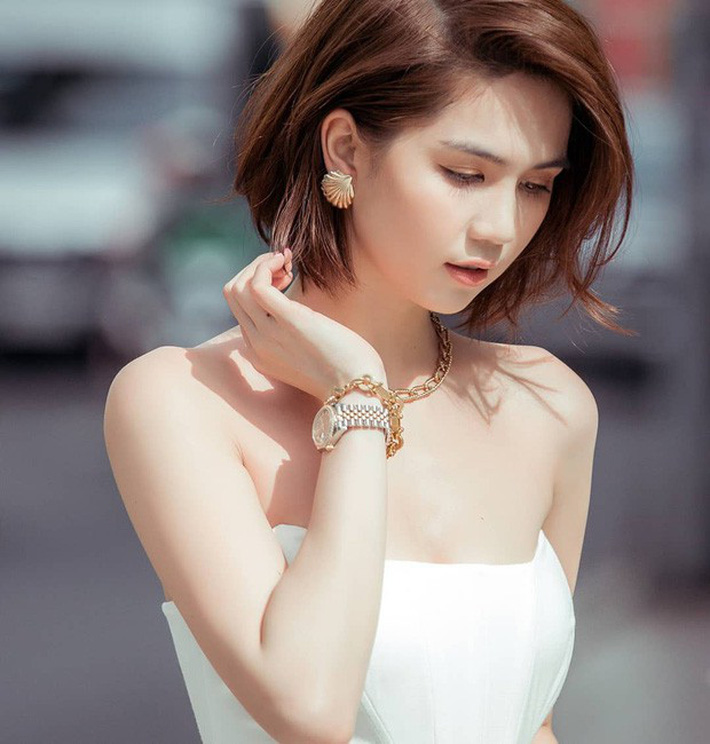 1, 2, 3 mở ra cẩm nang khoe vòng một phồn thực của Ngọc Trinh: Công lớn thuộc về 5 kiểu áo sexy-6