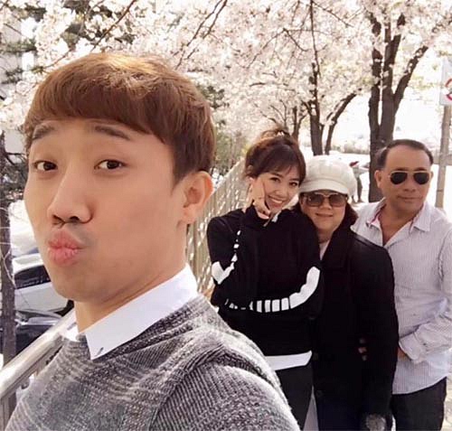 Sau 3 năm kết hôn với Trấn Thành, mối quan hệ của Hari Won với bố mẹ chồng ra sao?-3