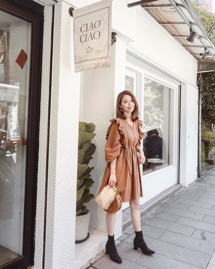 Trời vào Thu mát mẻ, các quý cô Châu Á lại được dịp bung lụa với loạt các thiết kế đầy màu sắc-2