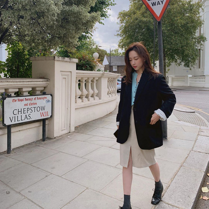 Trời vào Thu mát mẻ, các quý cô Châu Á lại được dịp bung lụa với loạt các thiết kế đầy màu sắc-4