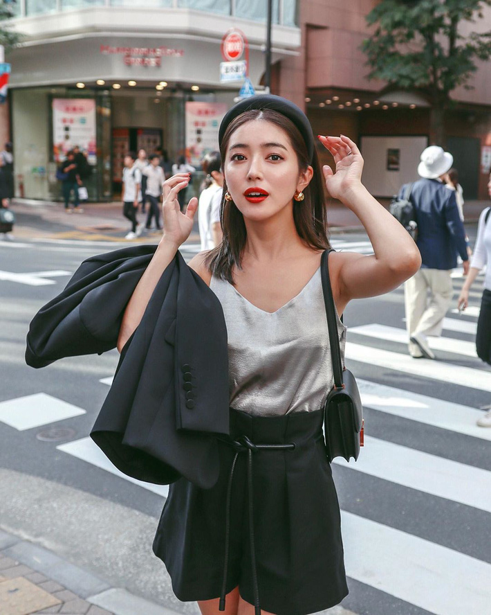 Trời vào Thu mát mẻ, các quý cô Châu Á lại được dịp bung lụa với loạt các thiết kế đầy màu sắc-9