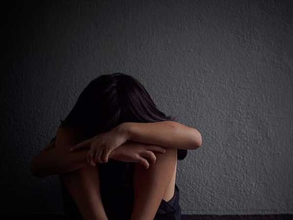 Bé trai 5 tuổi lần lượt bị bạn cùng trường thay phiên nhau cưỡng hiếp, thậm chí còn bị sỉ nhục bằng những lời lẽ đầy xúc phạm-1