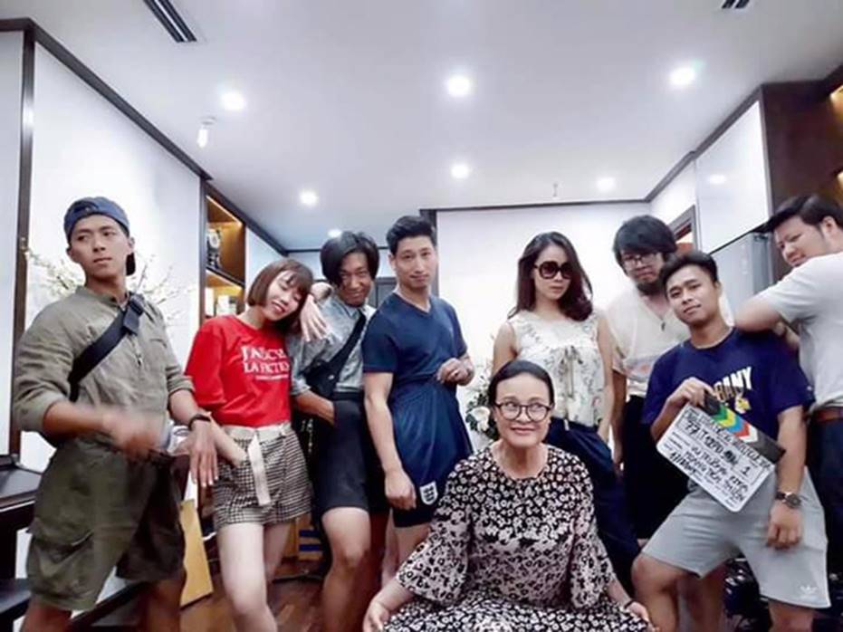 Hết hồn với ảnh hậu trường Hoa Hồng Trên Ngực Trái: Khuê đanh đá bất ngờ, doạ banh mắt giật lông mi của Trà?-1