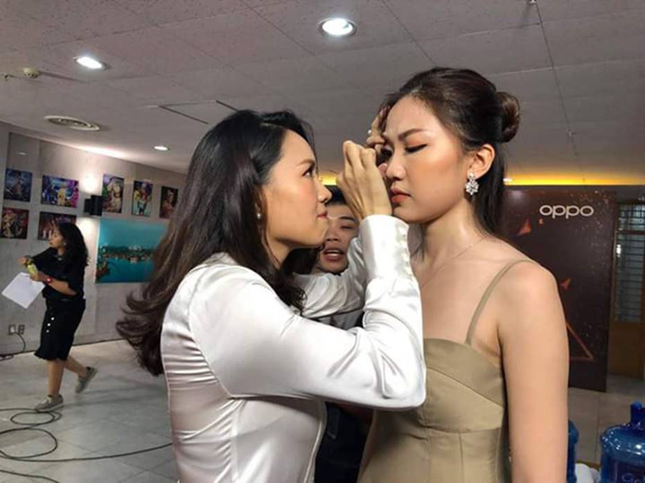 Hết hồn với ảnh hậu trường Hoa Hồng Trên Ngực Trái: Khuê đanh đá bất ngờ, doạ banh mắt giật lông mi của Trà?-11