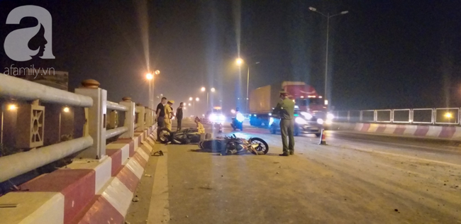 Xe bồn nổ lốp lao vào dải phân cách trên cầu Thanh Trì khiến 4 người đi xe máy bị thương-2