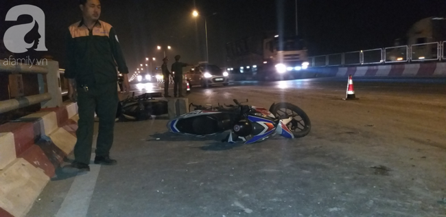 Xe bồn nổ lốp lao vào dải phân cách trên cầu Thanh Trì khiến 4 người đi xe máy bị thương-8