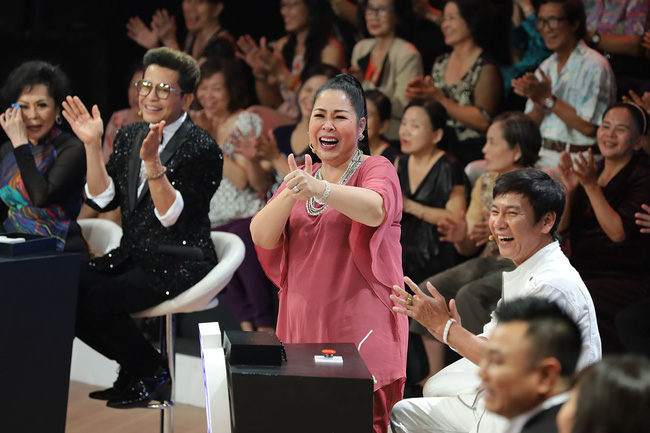 Ký ức vui vẻ: MC Lại Văn Sâm gặp sự cố khó nói, khán giả không trách mà ngược lại còn hò hét cổ vũ hết mình-4