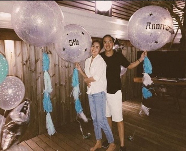 Sao Vbiz đối lập trong ngày kỷ niệm tình yêu: Trấn Thành tặng Hari nhẫn kim cương, Trường Giang mua dép tổ ong?-17