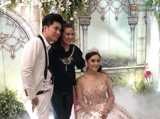 Sao Vbiz đối lập trong ngày kỷ niệm tình yêu: Trấn Thành tặng Hari nhẫn kim cương, Trường Giang mua dép tổ ong?-20