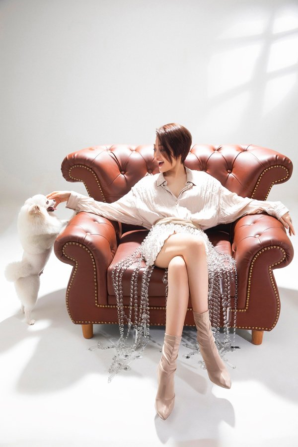 Vừa hát bài không cần đàn ông, Bảo Anh đã chứng minh vẻ đẹp với váy siêu ngắn-5