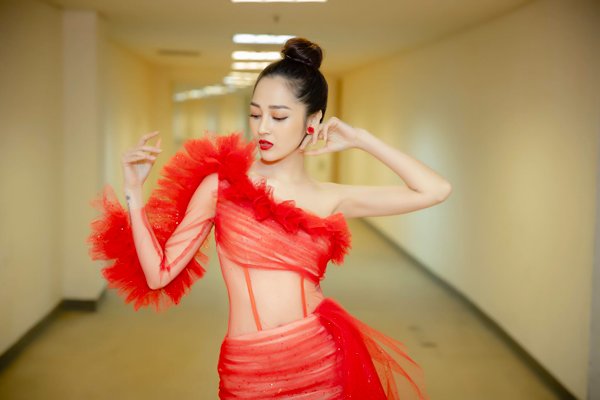 Vừa hát bài không cần đàn ông, Bảo Anh đã chứng minh vẻ đẹp với váy siêu ngắn-7