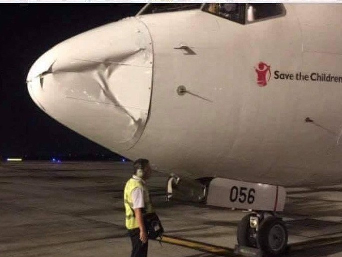 Máy bay Hàn Quốc hạ cánh khẩn nguy xuống Tân Sơn Nhất do vật thể lạ-2