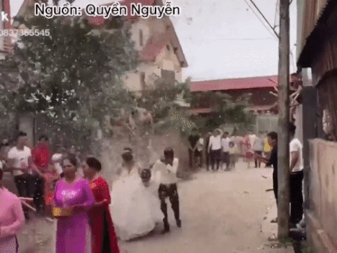 Đám cưới đặc biệt của cô dâu 1m94, chú rể 1m40, nhiếp ảnh gia tiết lộ sự thật đằng sau lời đồn cưới nhau vì gia cảnh giàu có-4