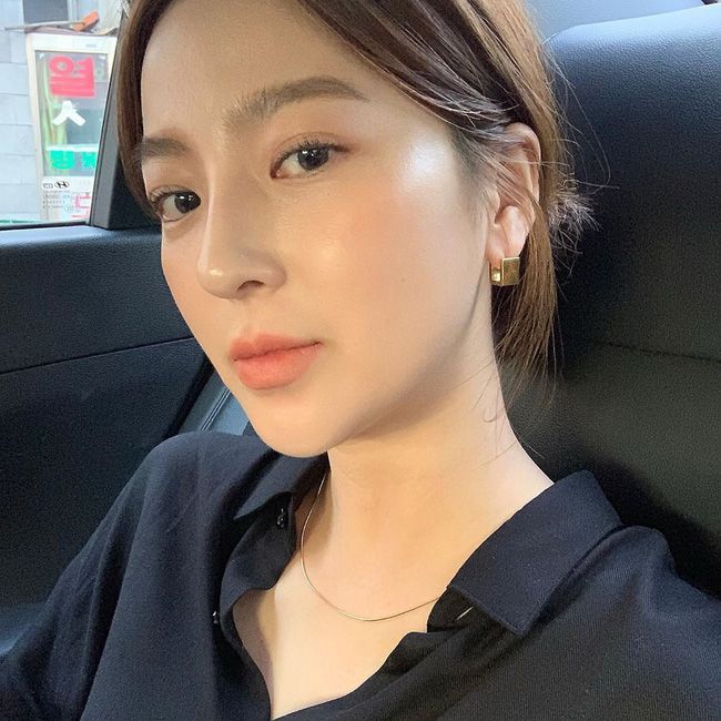 Cùng là thoa kem dưỡng ẩm vào mùa hanh khô nhưng nếu áp dụng 5 mẹo sau, da bạn sẽ đẹp gấp mấy da người ta-3