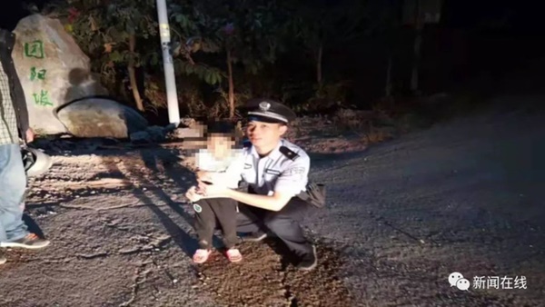 Phát hiện bé gái trắng bệch đang khóc bên vệ đường lúc 3h sáng, cảnh sát điều tra liền biết được sự thật choáng váng-2