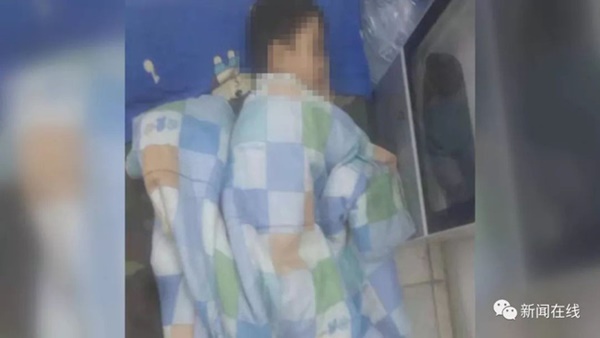 Phát hiện bé gái trắng bệch đang khóc bên vệ đường lúc 3h sáng, cảnh sát điều tra liền biết được sự thật choáng váng-3