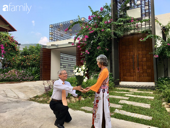 Màn cầu hôn có 1-0-2 của ông chồng U80, chủ hôn dặn dò chú rể nhớ tắm nước sôi, bôi nước hoa, bật điều hoà, nằm chờ sẵn-1