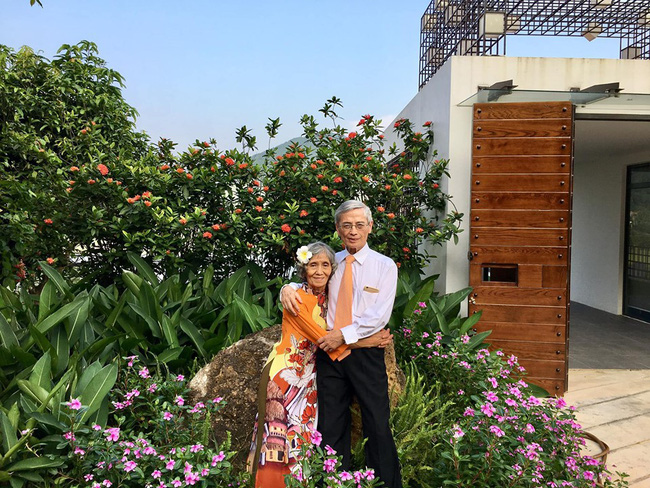 Màn cầu hôn có 1-0-2 của ông chồng U80, chủ hôn dặn dò chú rể nhớ tắm nước sôi, bôi nước hoa, bật điều hoà, nằm chờ sẵn-4