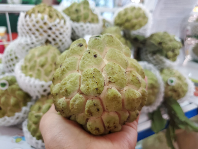 Na khổng lồ đổ bộ Hà Nội, 200.000 đồng/quả vẫn cố mua nếm thử-1