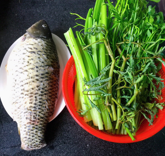 Món ngon cuối tuần: Lẩu cá chép giòn-1