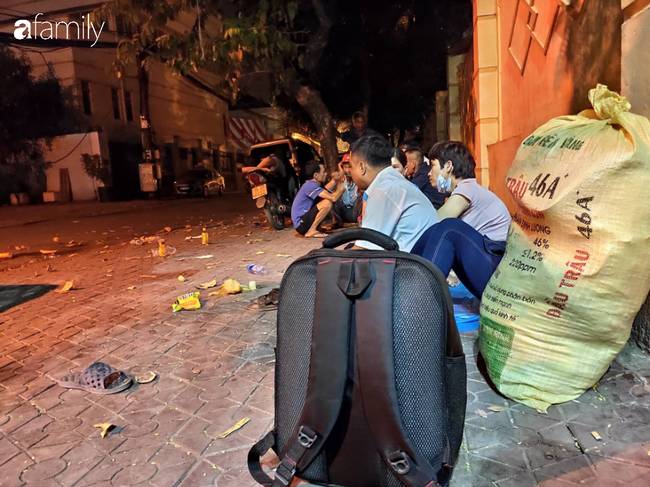 Anh trai tài xế xe ôm công nghệ nghi bị sát hại ở bãi đất hoang Hà Nội: Nhìn thấy em tôi rụng rời chân tay, em nằm úp đầu vẫn còn đội mũ-2